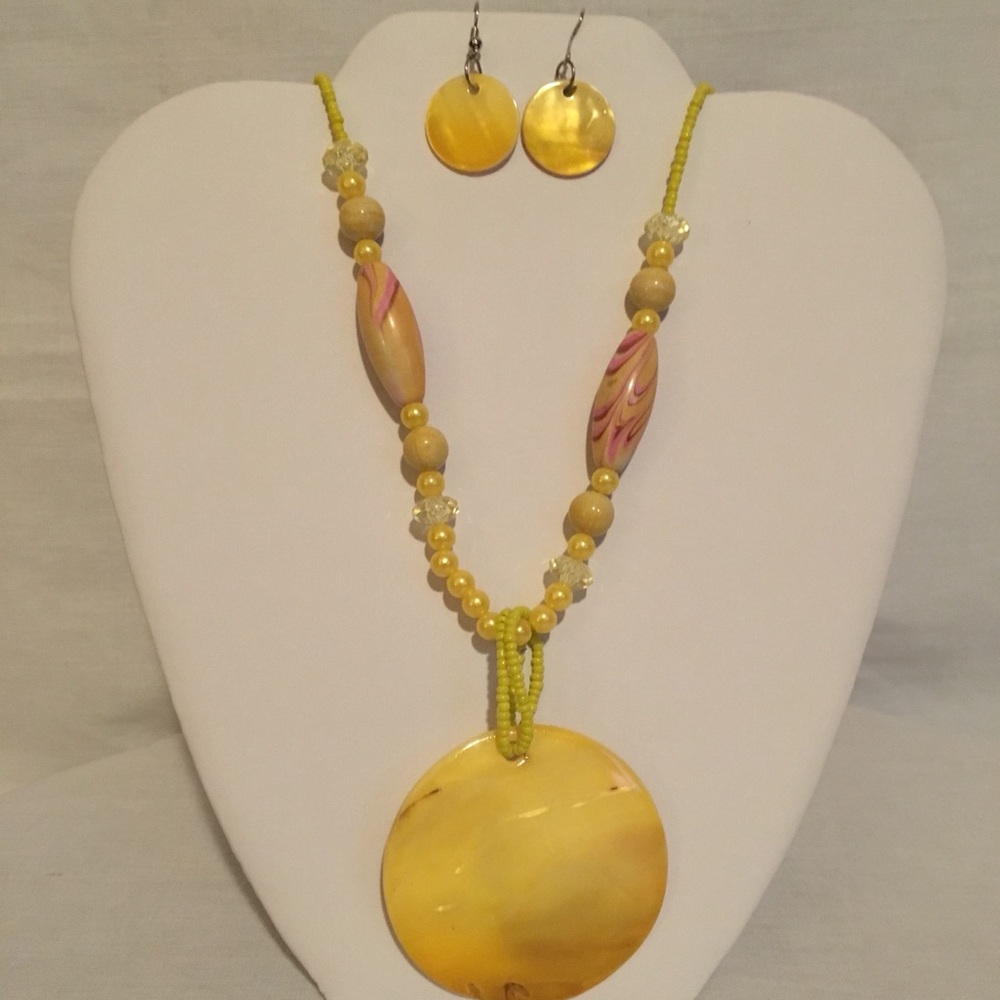 Beautiful necklace & earrings set